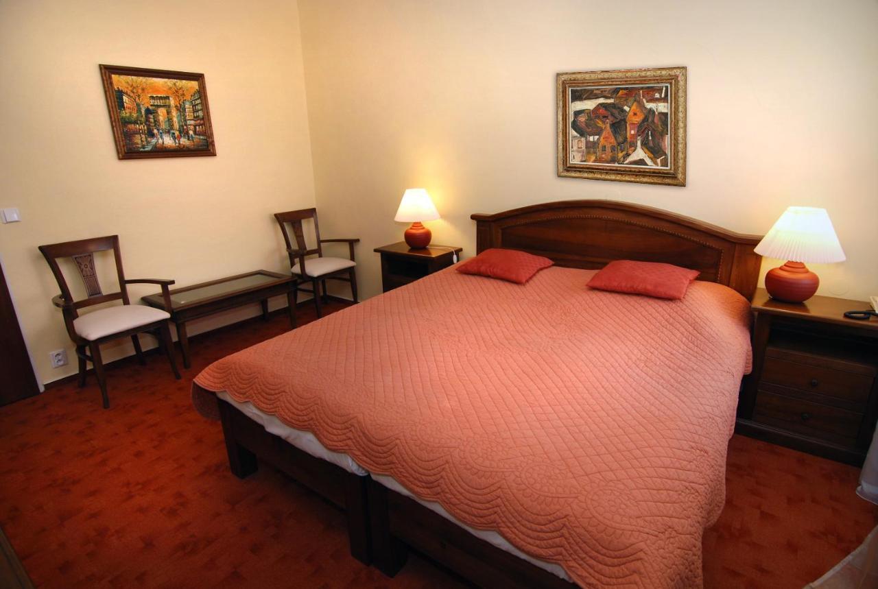 Hotel Bila Ruze Pisek  Luaran gambar
