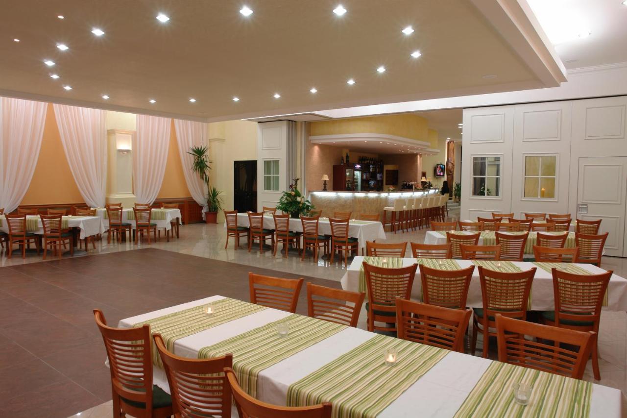 Hotel Bila Ruze Pisek  Luaran gambar