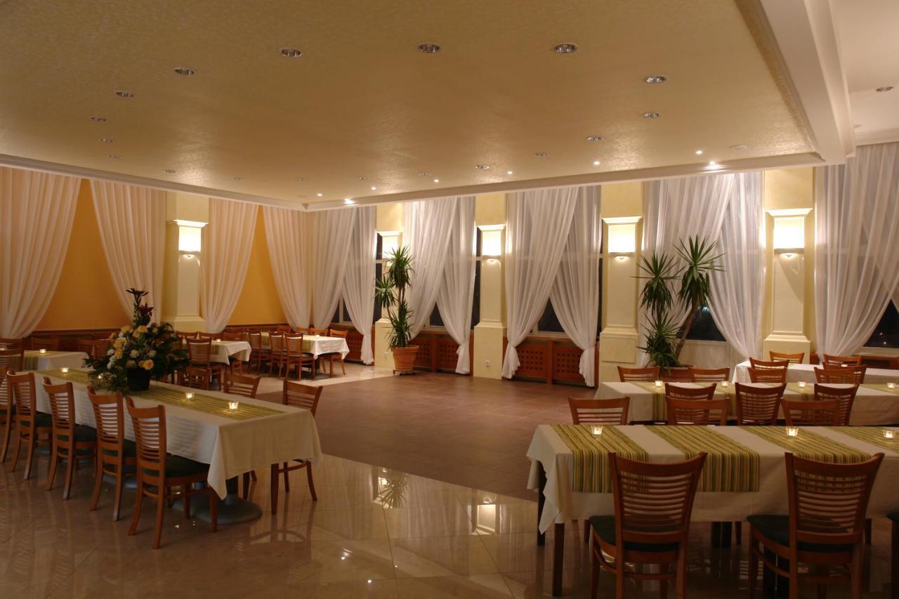 Hotel Bila Ruze Pisek  Luaran gambar