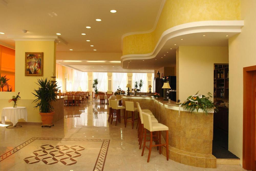 Hotel Bila Ruze Pisek  Luaran gambar